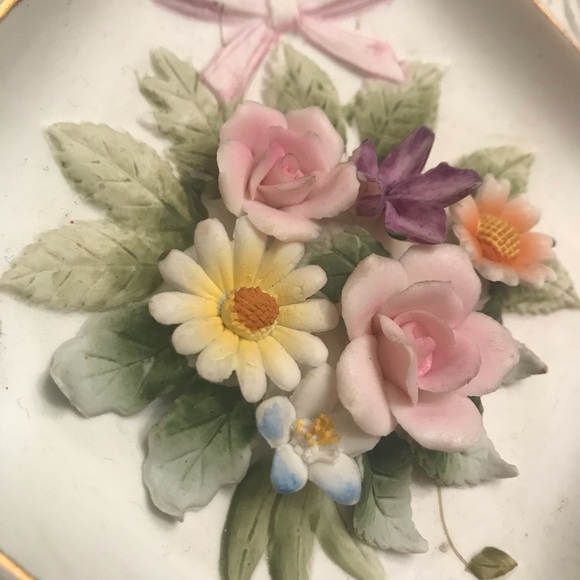 Flower decor - Picture 1 of 6